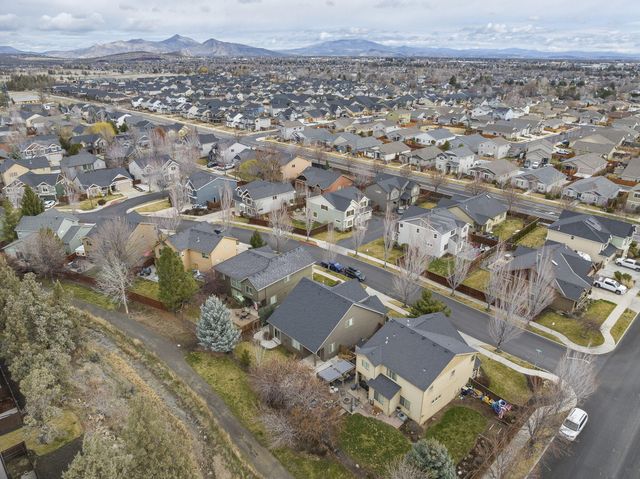 537 NW 28th Street, Redmond, OR 97756