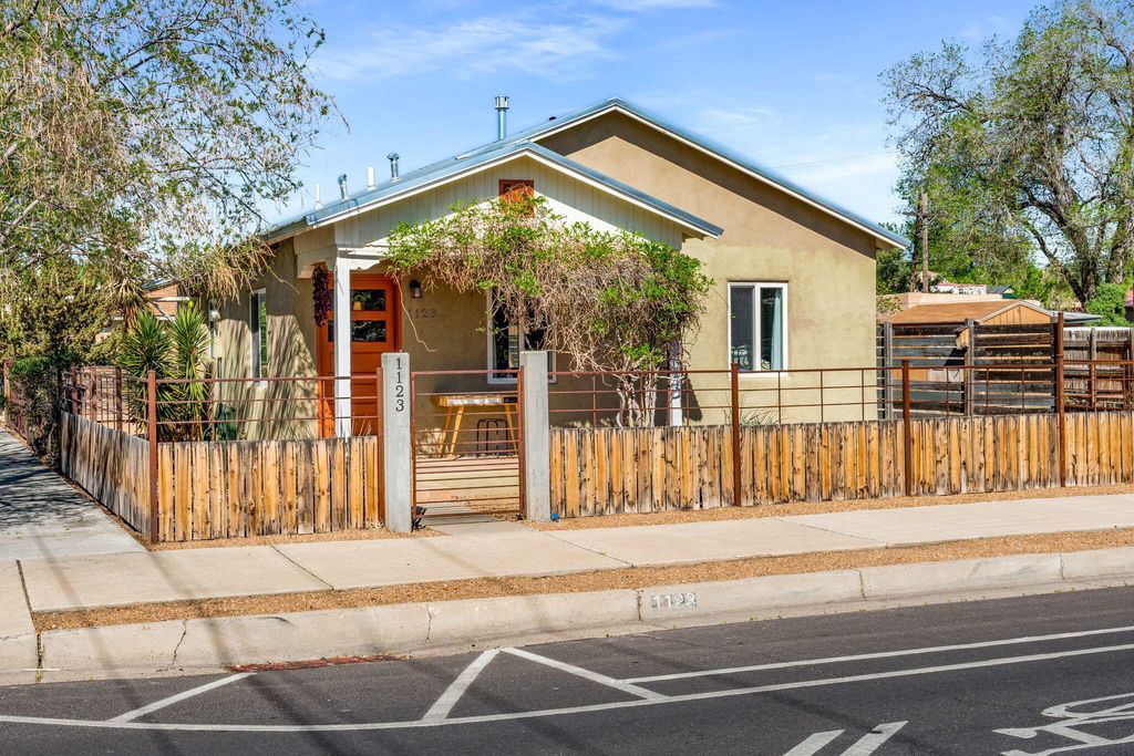 1123 3rd Street SW, Albuquerque, NM 87102