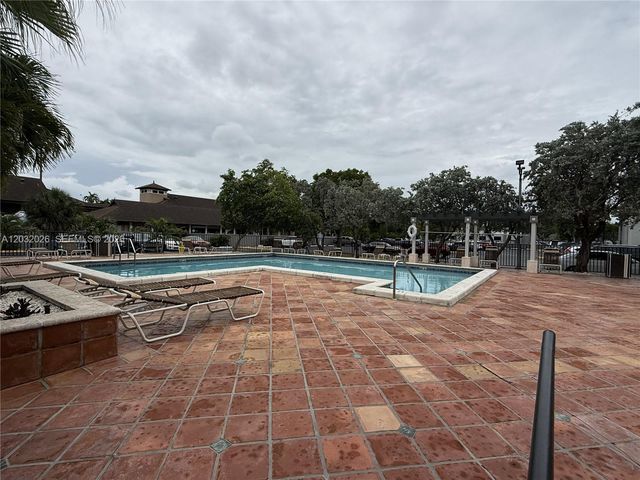 10413 N Kendall Dr B208, Miami, FL 33176
