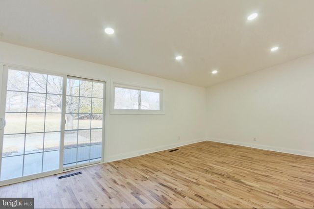 8206 ARROWHEAD RD, Pikesville, MD 21208