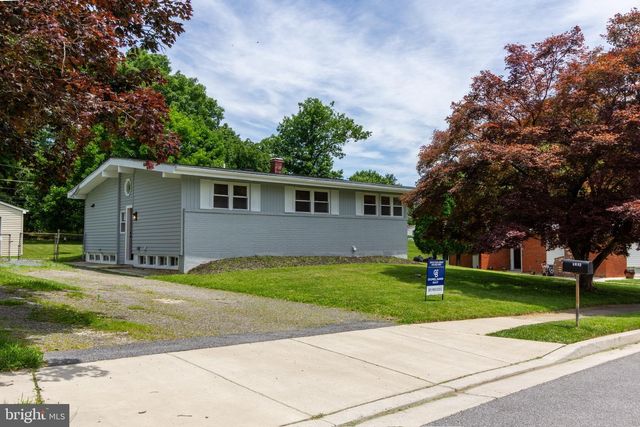 8206 ARROWHEAD RD, Pikesville, MD 21208