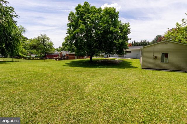 8206 ARROWHEAD RD, Pikesville, MD 21208