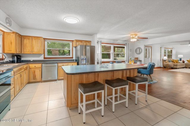 500 WALNUT Street, Welaka, FL 32193