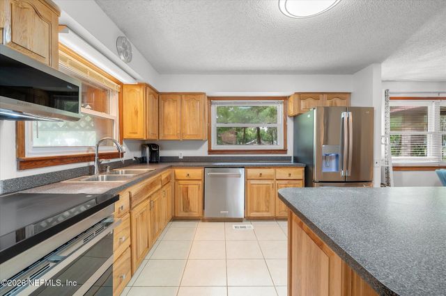 500 WALNUT Street, Welaka, FL 32193