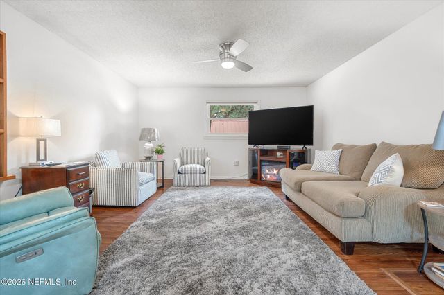 500 WALNUT Street, Welaka, FL 32193