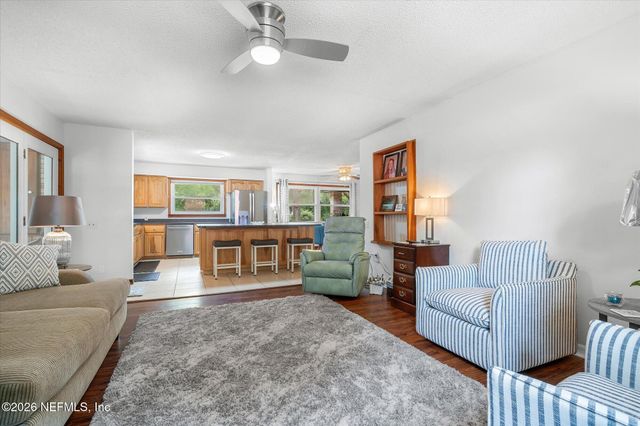 500 WALNUT Street, Welaka, FL 32193