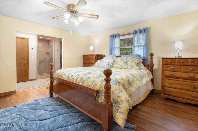 500 WALNUT Street, Welaka, FL 32193