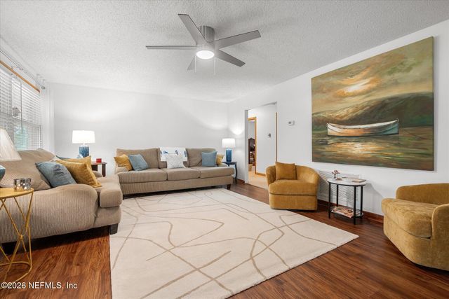 500 WALNUT Street, Welaka, FL 32193
