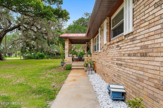 500 WALNUT Street, Welaka, FL 32193
