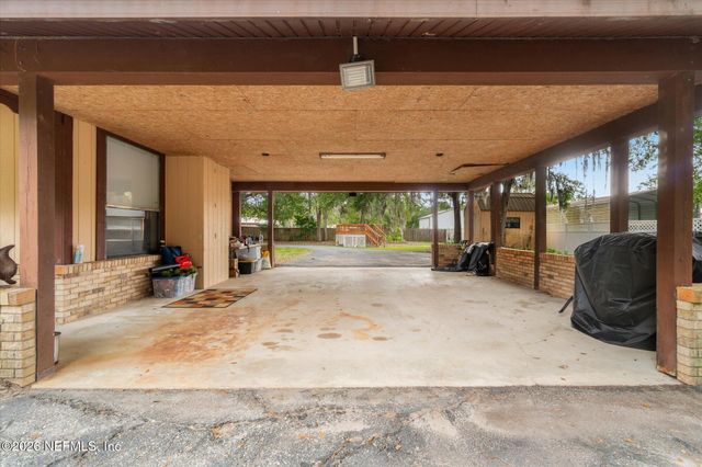 500 WALNUT Street, Welaka, FL 32193