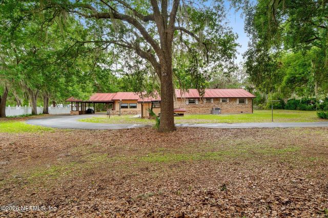 500 WALNUT Street, Welaka, FL 32193