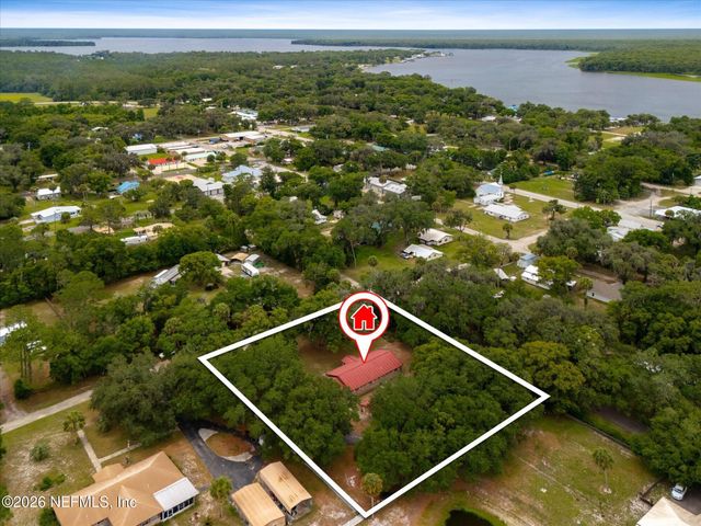 500 WALNUT Street, Welaka, FL 32193