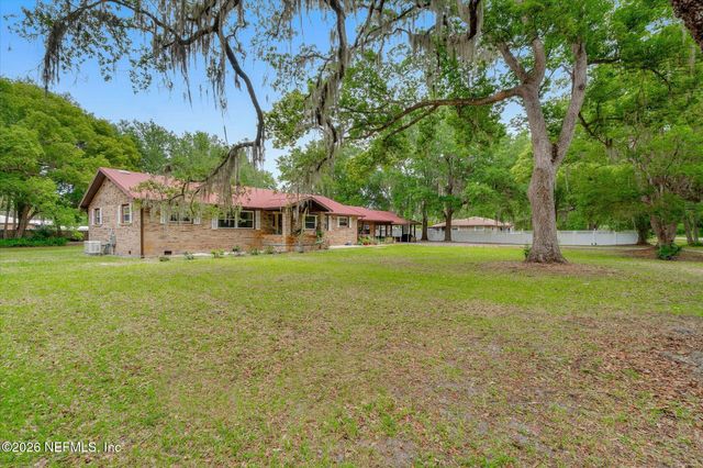 500 WALNUT Street, Welaka, FL 32193