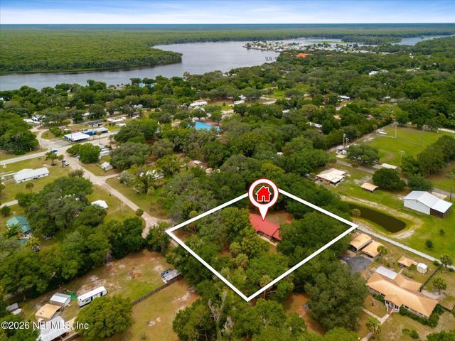 500 WALNUT Street, Welaka, FL 32193