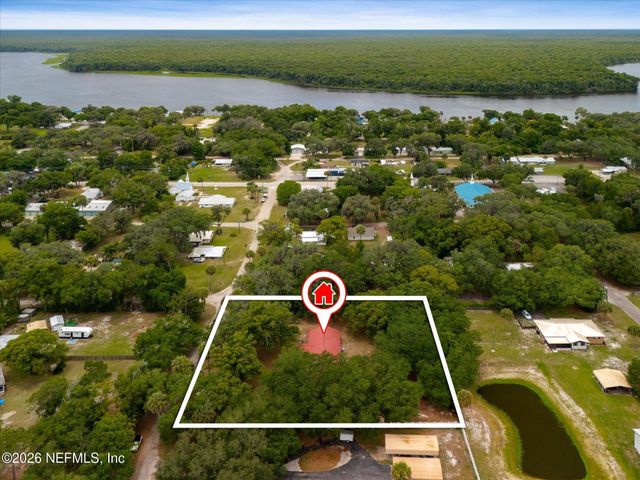500 WALNUT Street, Welaka, FL 32193