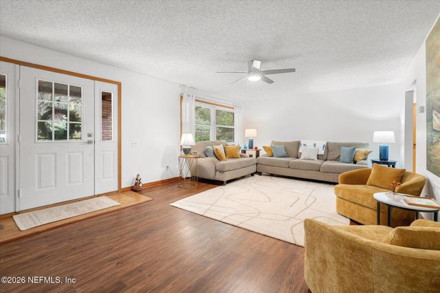 500 WALNUT Street, Welaka, FL 32193
