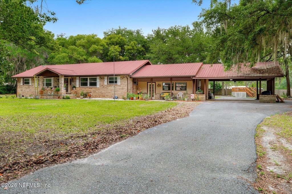 500 WALNUT Street, Welaka, FL 32193