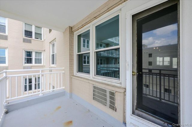 522 Shore Road 2V V, Long Beach, NY 11561
