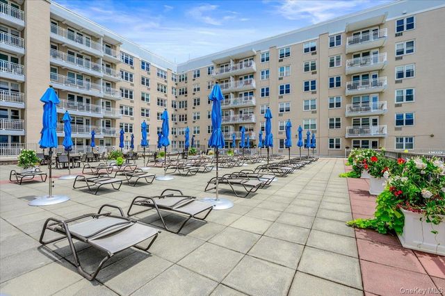 522 Shore Road 2V V, Long Beach, NY 11561