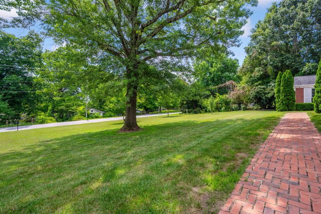1121 S Crest Road, Rossville, GA 30741