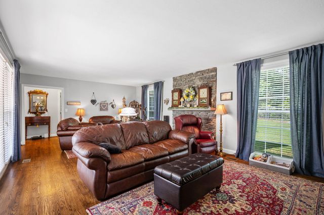 1121 S Crest Road, Rossville, GA 30741