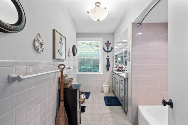 1121 S Crest Road, Rossville, GA 30741