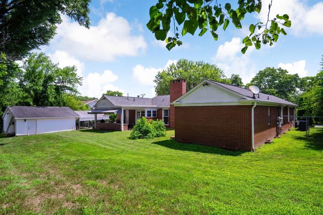 1121 S Crest Road, Rossville, GA 30741