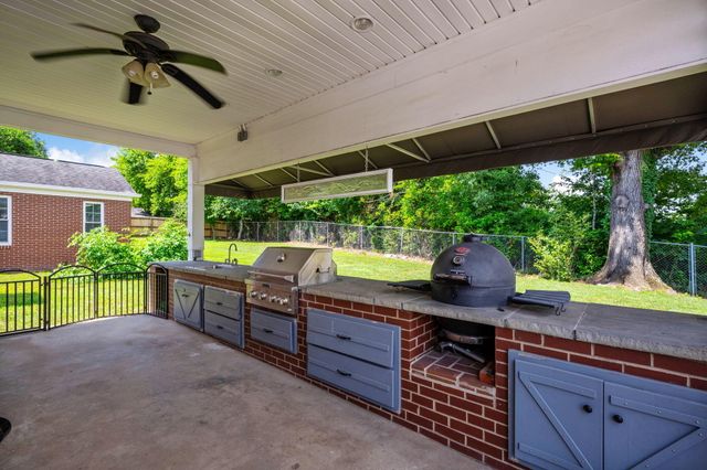1121 S Crest Road, Rossville, GA 30741