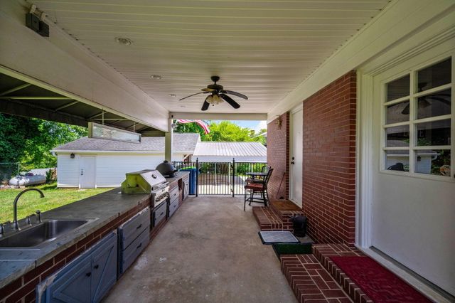 1121 S Crest Road, Rossville, GA 30741