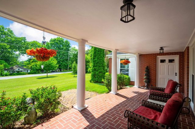 1121 S Crest Road, Rossville, GA 30741