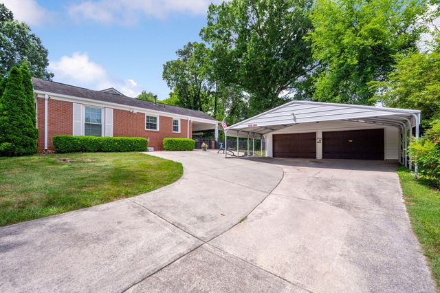 1121 S Crest Road, Rossville, GA 30741