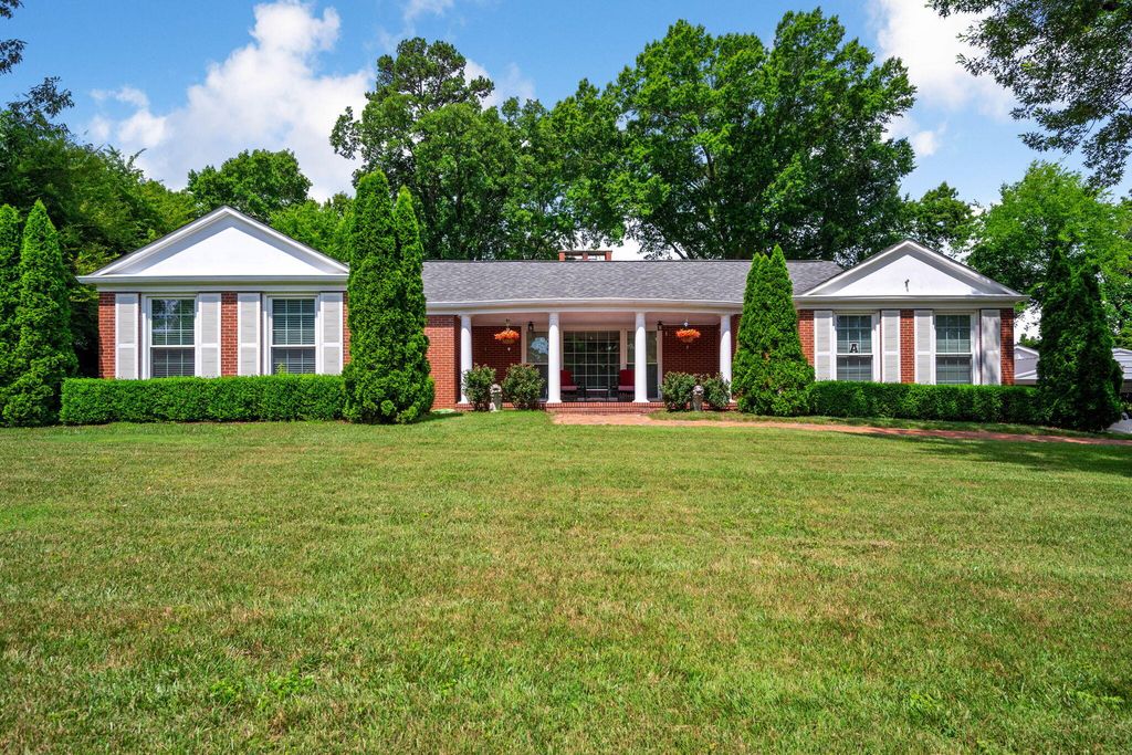 1121 S Crest Road, Rossville, GA 30741