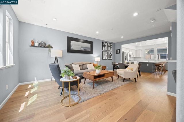 1147 Martin Luther King Dr, Hayward, CA 94541