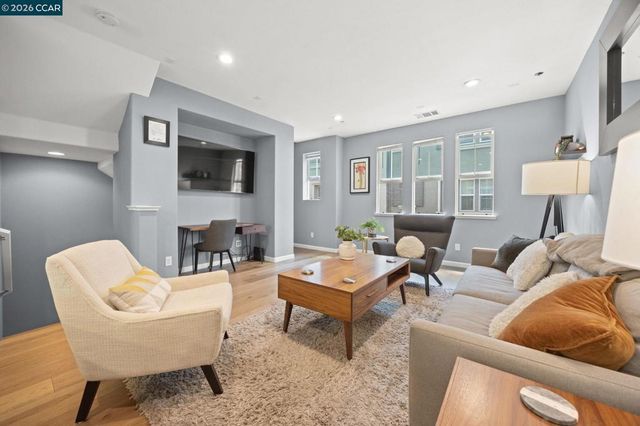 1147 Martin Luther King Dr, Hayward, CA 94541