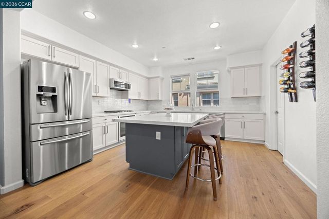 1147 Martin Luther King Dr, Hayward, CA 94541