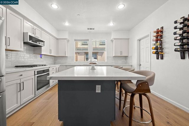 1147 Martin Luther King Dr, Hayward, CA 94541