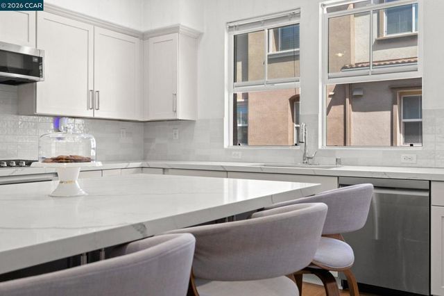 1147 Martin Luther King Dr, Hayward, CA 94541