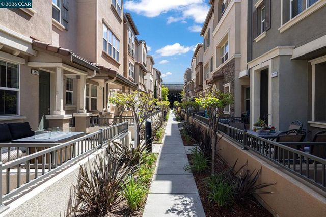 1147 Martin Luther King Dr, Hayward, CA 94541