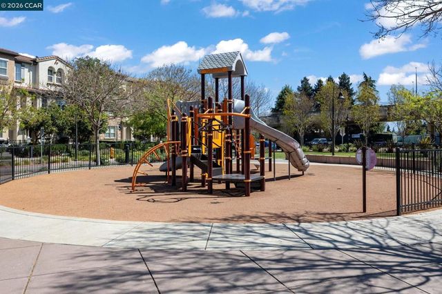 1147 Martin Luther King Dr, Hayward, CA 94541