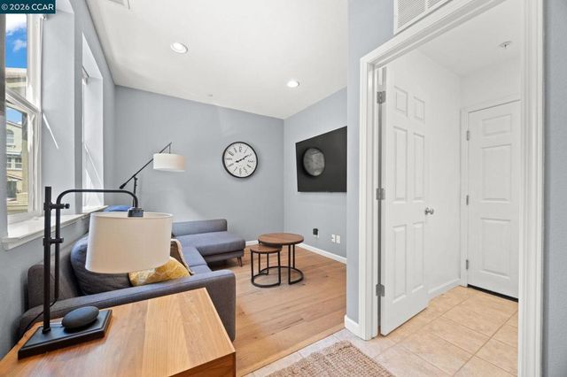 1147 Martin Luther King Dr, Hayward, CA 94541