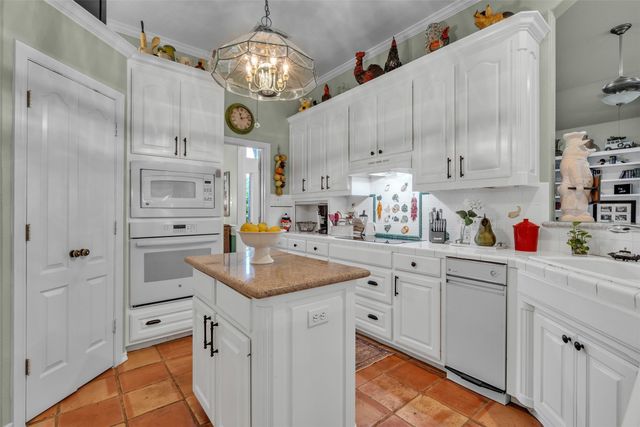 2001 Country Brook Drive, Weatherford, TX 76087