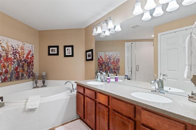 2061 CARRIAGE LANE 104, Clearwater, FL 33765
