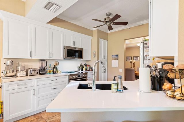 2061 CARRIAGE LANE 104, Clearwater, FL 33765
