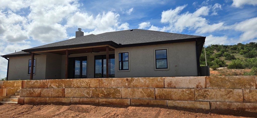 Image 2 of property listing at 2301 Hillside Dr, San Angelo, TX 76904