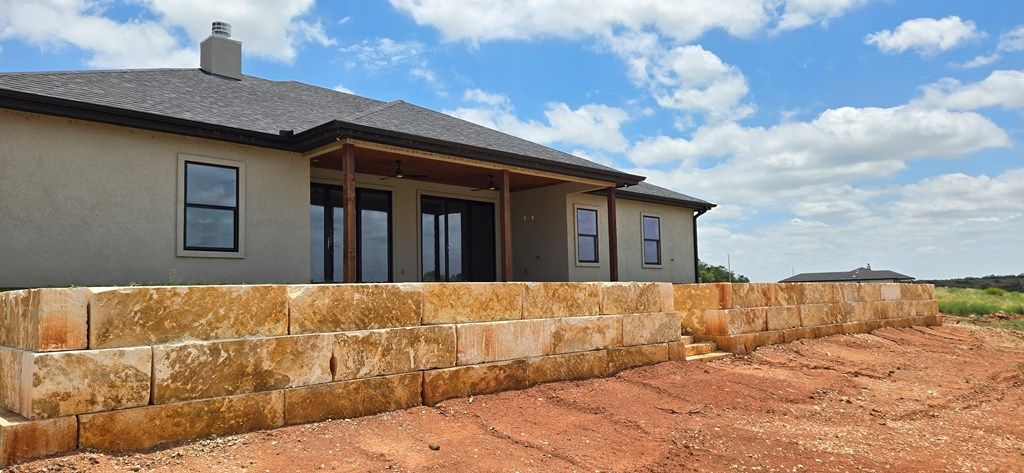 Image 4 of property listing at 2301 Hillside Dr, San Angelo, TX 76904