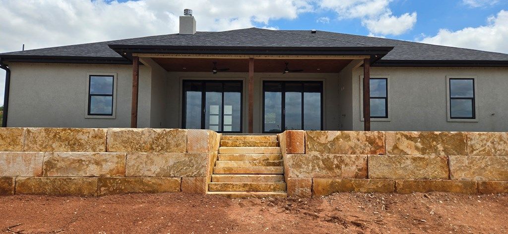 Image 5 of property listing at 2301 Hillside Dr, San Angelo, TX 76904