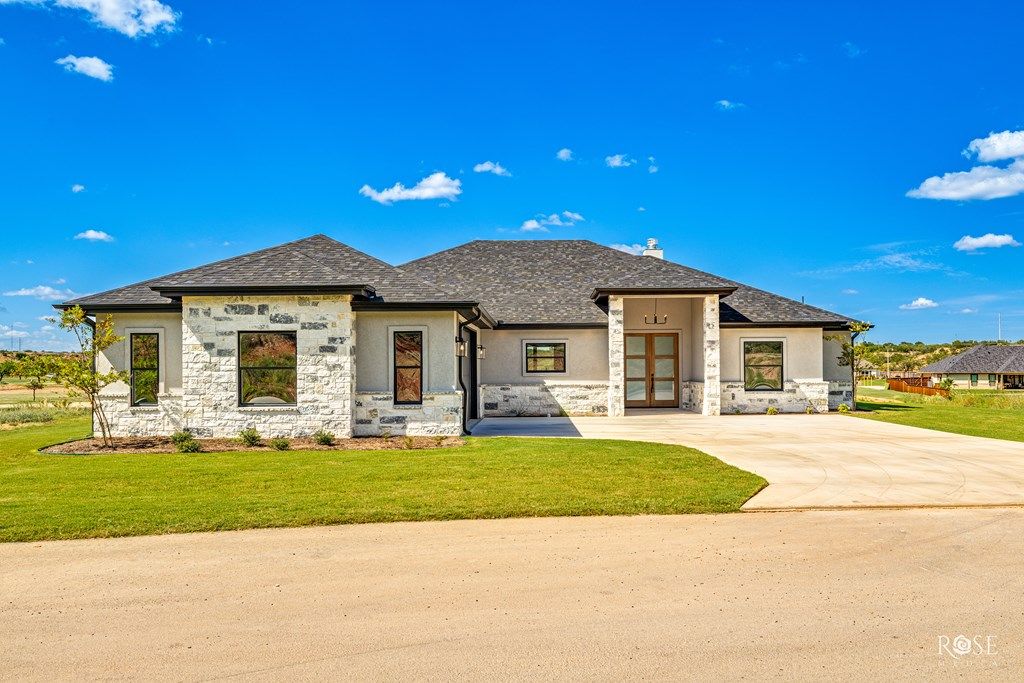 Image 6 of property listing at 2301 Hillside Dr, San Angelo, TX 76904