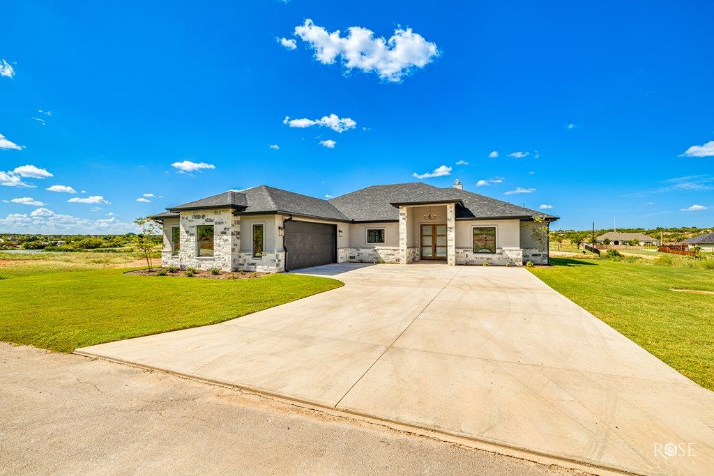 Image 7 of property listing at 2301 Hillside Dr, San Angelo, TX 76904