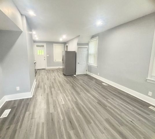 400 Prospect St B, Jeannette, PA 15644