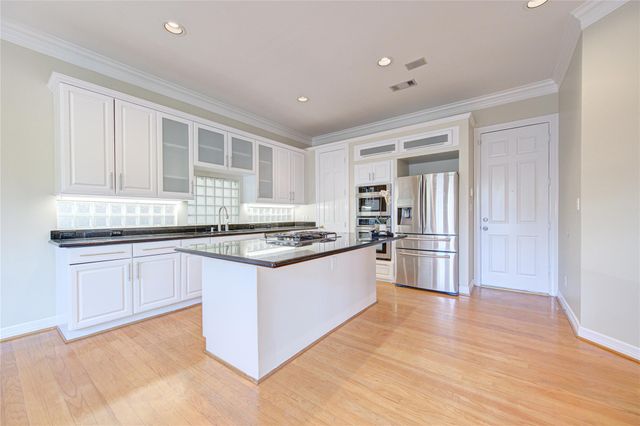 2124 Nantucket Drive A, Houston, TX 77057